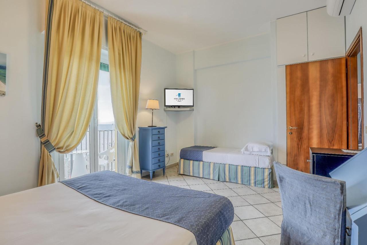 Hotel Albatros Varigotti Esterno foto