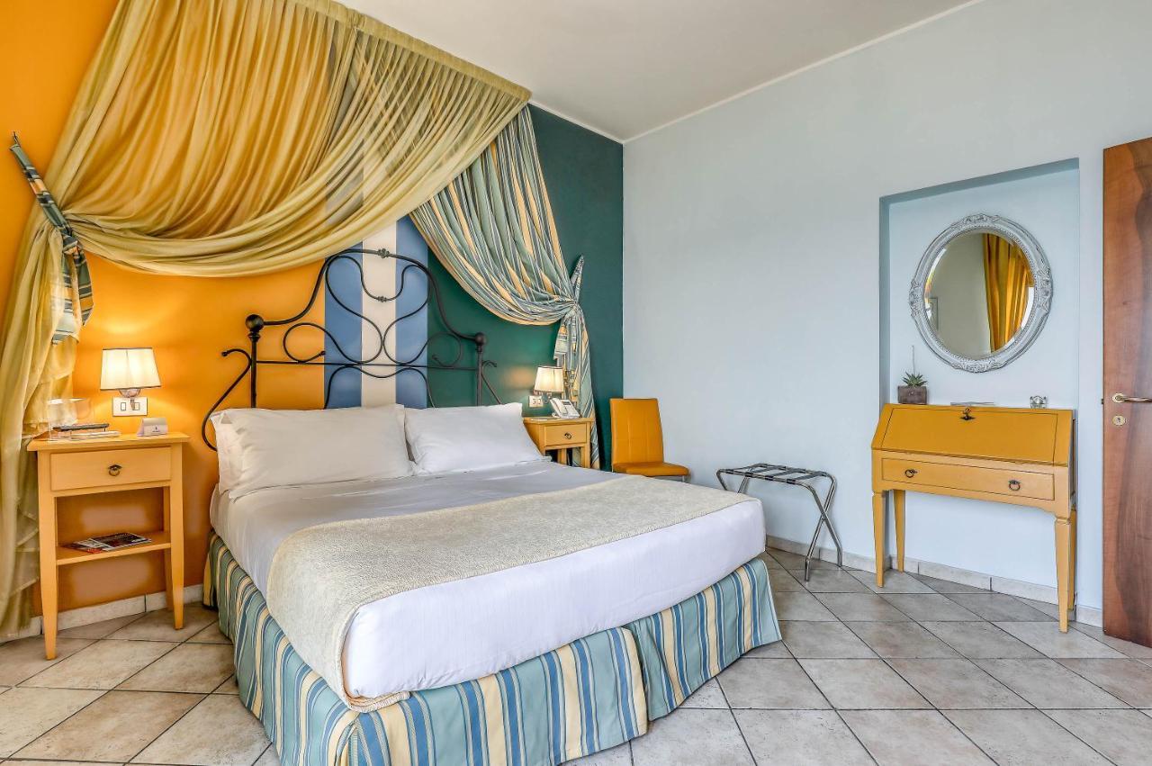 Hotel Albatros Varigotti Esterno foto