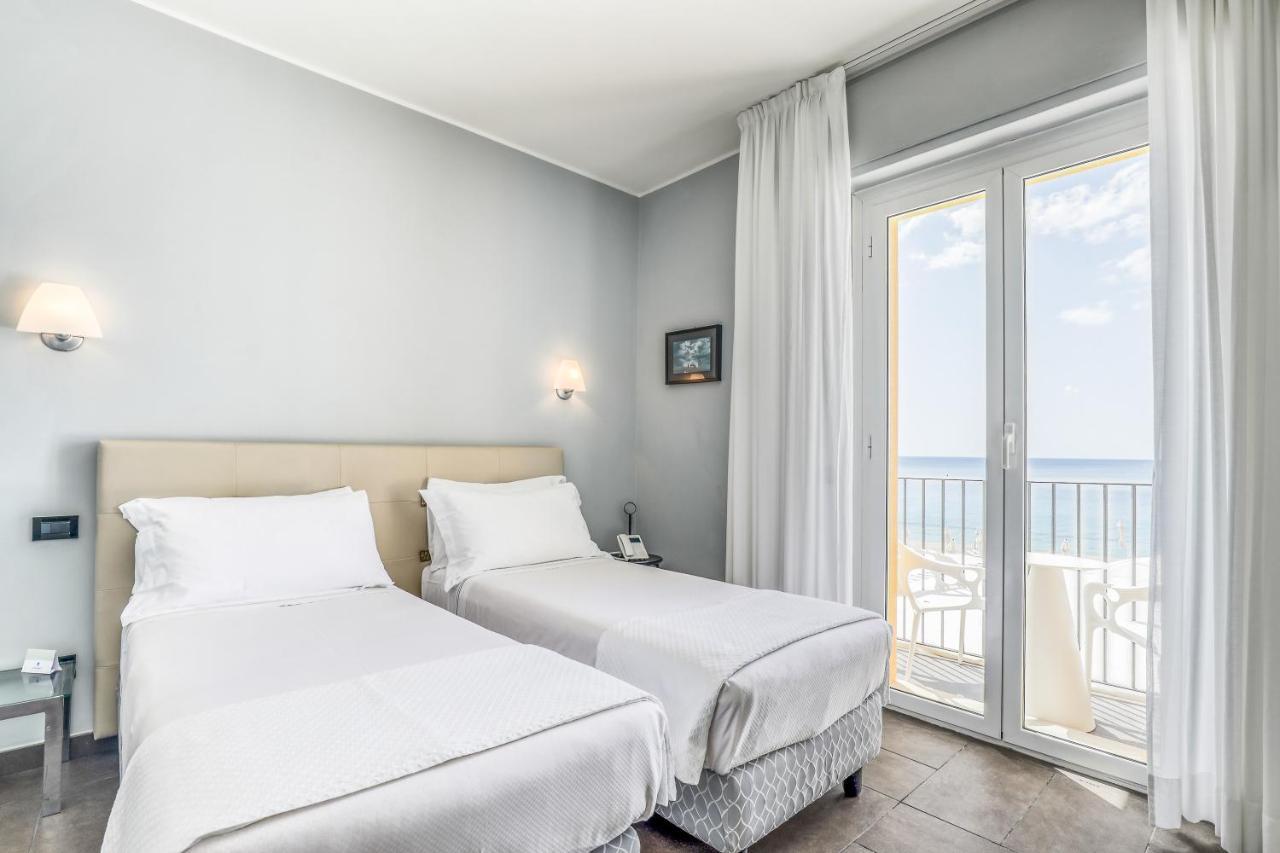 Hotel Albatros Varigotti Esterno foto