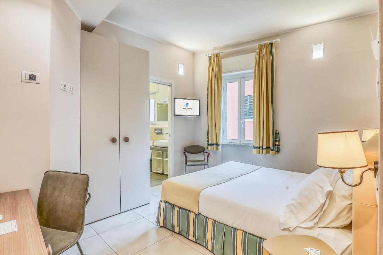 Hotel Albatros Varigotti Esterno foto