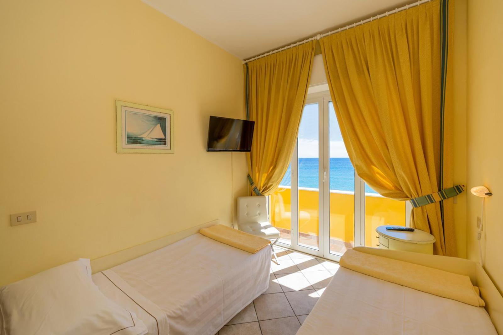 Hotel Albatros Varigotti Esterno foto