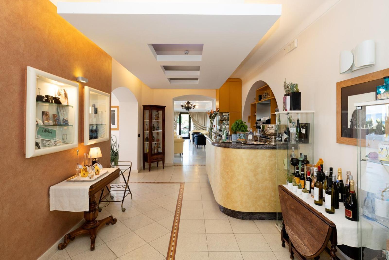 Hotel Albatros Varigotti Esterno foto