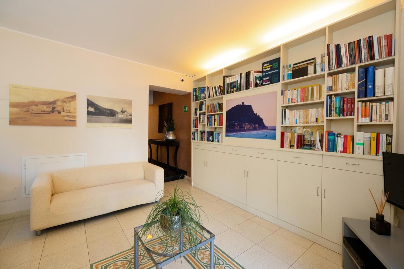Hotel Albatros Varigotti Esterno foto