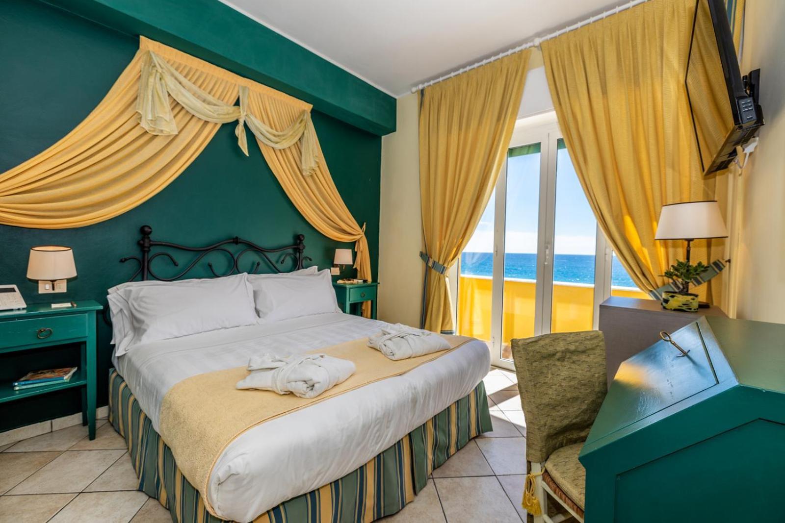 Hotel Albatros Varigotti Esterno foto