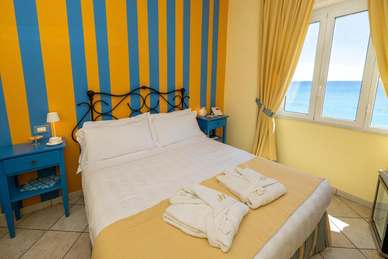 Hotel Albatros Varigotti Esterno foto