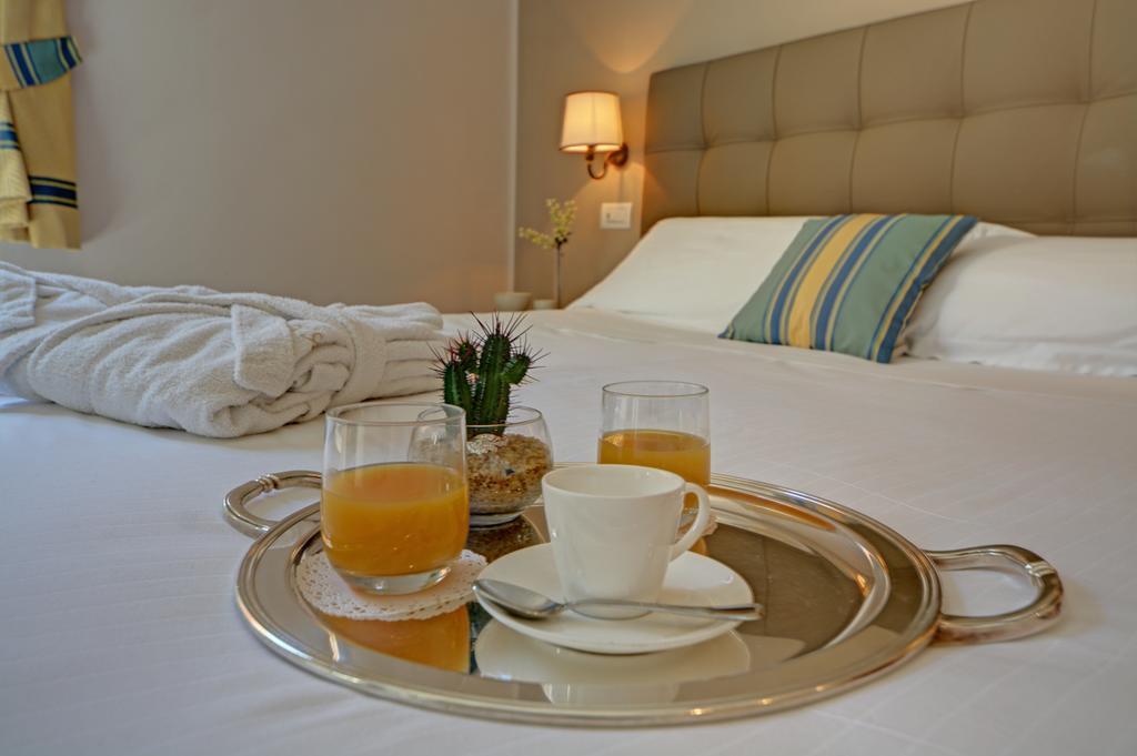 Hotel Albatros Varigotti Esterno foto
